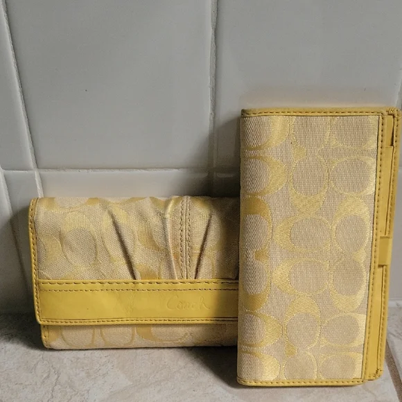 Coach Signature Yellow Women's Wallet With Check Book - Picture 2 of 6